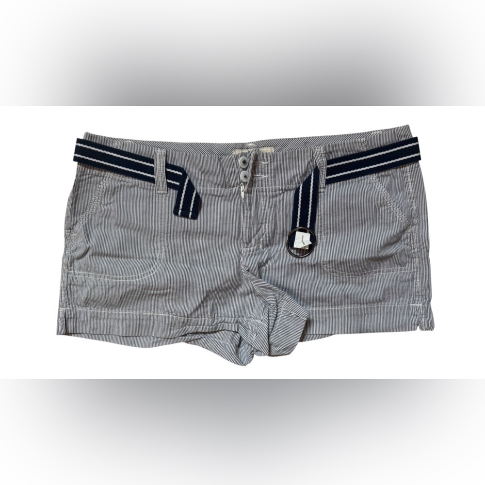 So sz juniors shorts in a blue and white pinstripe pockets EUC Like new w belt